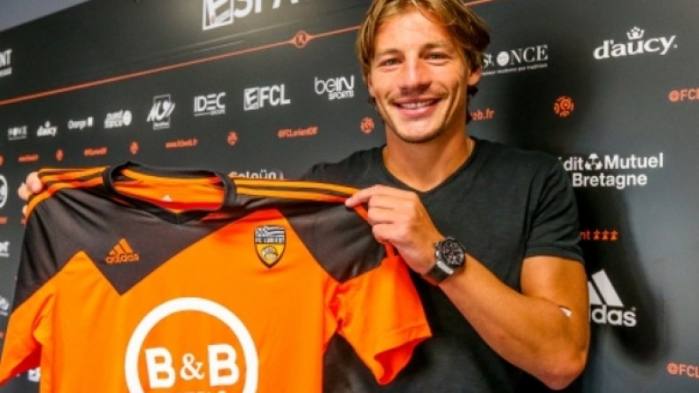 مهدي مصطفى يغيب عن الجولة الأولى من بطولة فرنسا