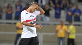 في البرازيل ينطح اللاعبون الحكام!