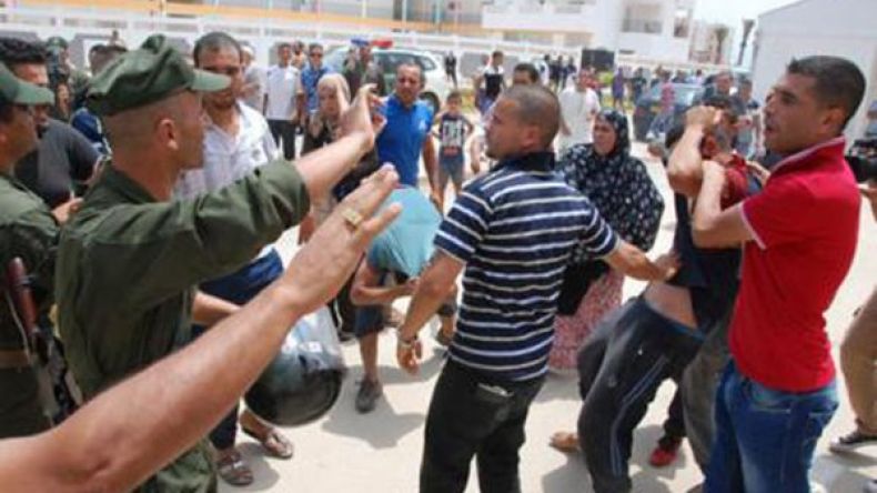 المقصون من عملية الترحيل بالدار البيضاء يحتجون