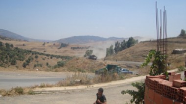 Bomb kills one, wounds many in Algeria