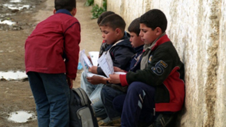 مآزر سوداء لتلاميذ الجنوب في درجة حرارة تفوق الـ 50!