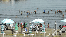 67 شاطئا مسموحا للسباحة و12 ألف طاولة لاستقبال المصطافين بالعاصمة