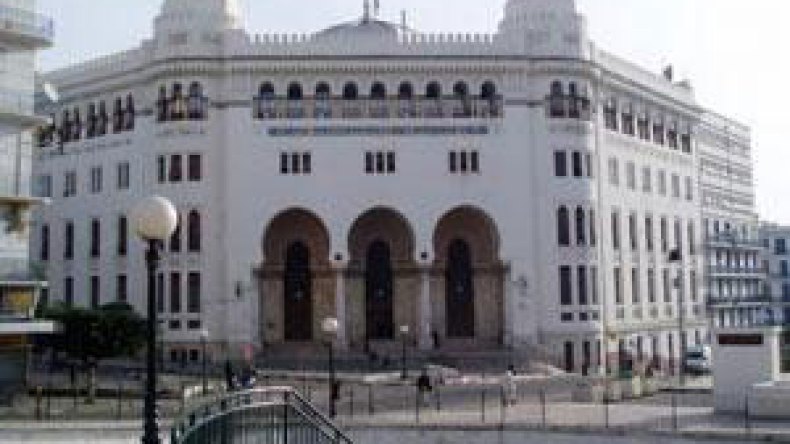 رئيس فدرالية قباض البريد: “عملنا ليس موازيا لنقابة سيدي السعيد”