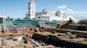 مواطنون يتزاحمون لإكتشاف “الكنز المفقود” بساحة الشهداء!