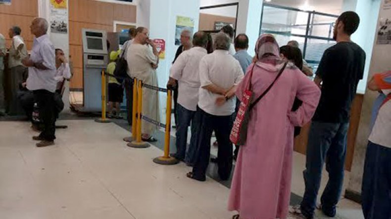 فوضى وطوابير في مراكز البريد قبيل العيد