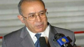 لعمامرة ينفي وجود قوة أجنبية على التراب الجزائري