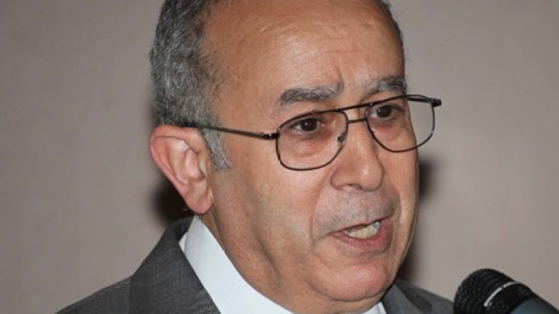 لعمامرة: الجزائر تعترف بالدول وليس بالحكومات