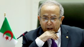 لعمامرة في أديس أبابا لحضور اجتماع الاتحاد الإفريقي