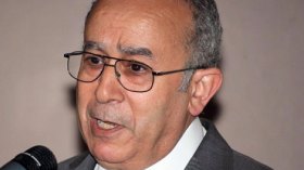 لعمامرة: الجزائر لن تقبل تدخل الاتحاد الأوروبي في شؤونها