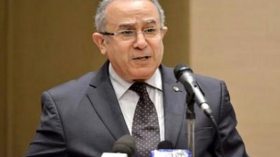 تمديد إجراء دخول الجزائريين المقيمين بالخارج بجواز سفر أجنبي