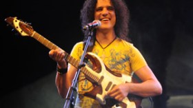 عودة موفقة لجمال لعروسي إلى حضن معجبين ألهبوا رياض الفتح