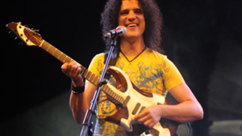 عودة موفقة لجمال لعروسي إلى حضن معجبين ألهبوا رياض الفتح