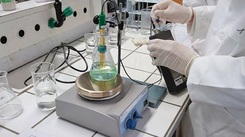 “موظفو المخابر” بالمدارس دون تكوين ولا ترقيات ولا تحويلات!