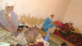 سيدة مصابة بالصرع والحساسية تعيل ثلاثة شيوخ عاجزين بأفلو