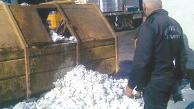 رمي 20 ألف لتر من حليب الجزائريين في المجاري!