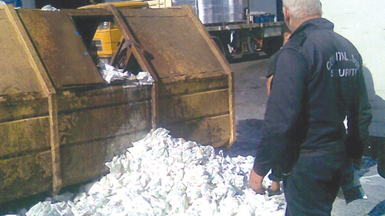 رمي 20 ألف لتر من حليب الجزائريين في المجاري!