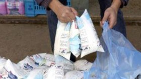 ندرة حادة في الخبز والحليب وأزمة نقل يومي العيد