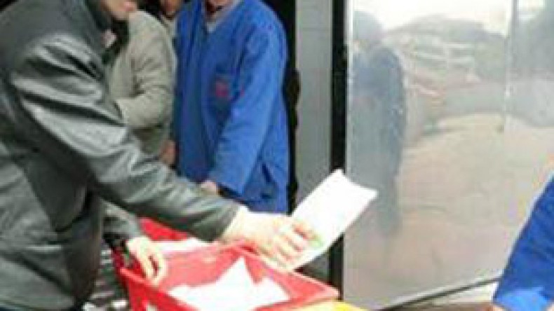 وزير الفلاحة يتلقى عريضة احتجاجية من موزعي الحليب