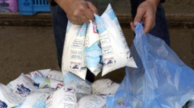 ” مافيا  الحليب ” هرّبت  30  مليون  دولار  إلى  الخارج  في  عز  الندرة
