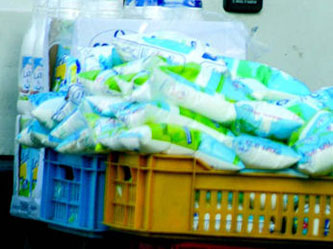 La spéculation sur la matière première prolonge la crise de lait en sachet