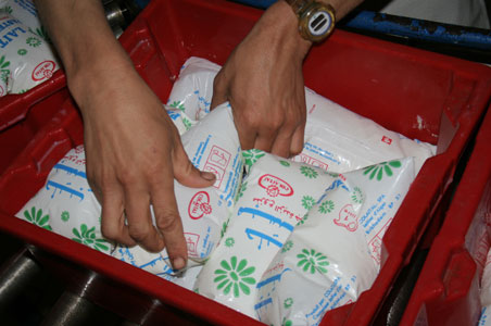 Un plan d’urgence pour faire face à la crise de lait en sachet