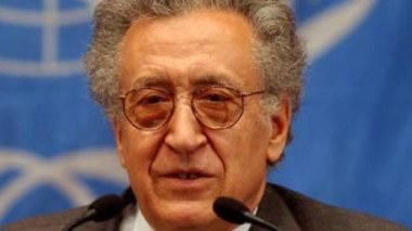 Lakhdar Brahimi entame sa mission de médiation par une réunion au Caire