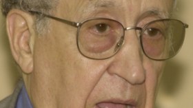 الأخضر الإبراهيمي في الجزائر للمشاركة في “ملتقى الثورات العربية”