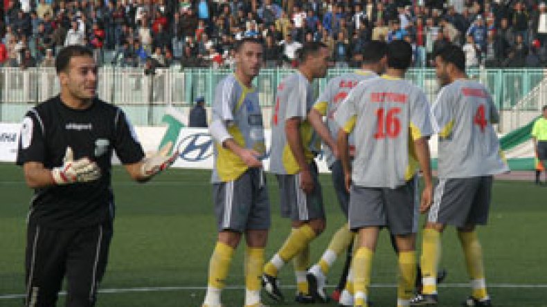 سبع يشكو من انعدام الروح القتالية