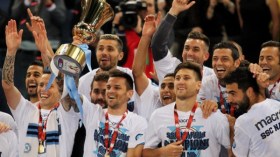 غلام “يدخل التاريخ” الكروي ويتفوّق على مغني