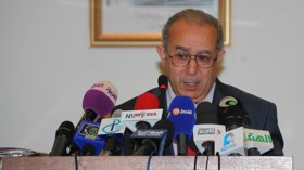 Algeria evacuates its nationals from Libya via Tunisia