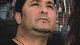 محمد لمين يغني لفتح الحدود مع المغرب