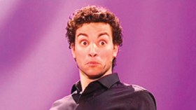 ممثل جزائري يرقص مع حاخام يهودي