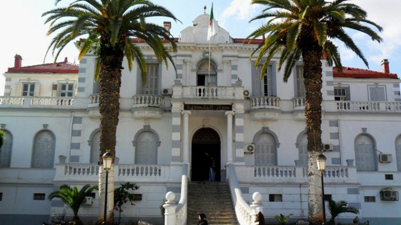 فرض المداومة الليلية بالمقرات الرئيسية للبلديات بالعاصمة