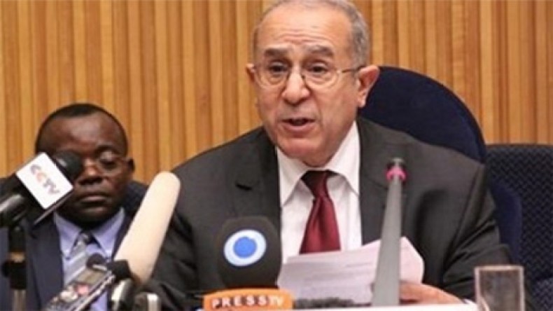 لعمامرة: الجزائر متمسكة بعدم التدخل في ليبيا