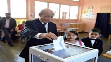 Bensalah, Ould Khelifa, Medelci et Yousfi votent