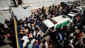 Les aides bloquées au passage de Rafah