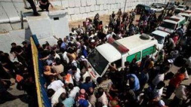 Les aides bloquées au passage de Rafah