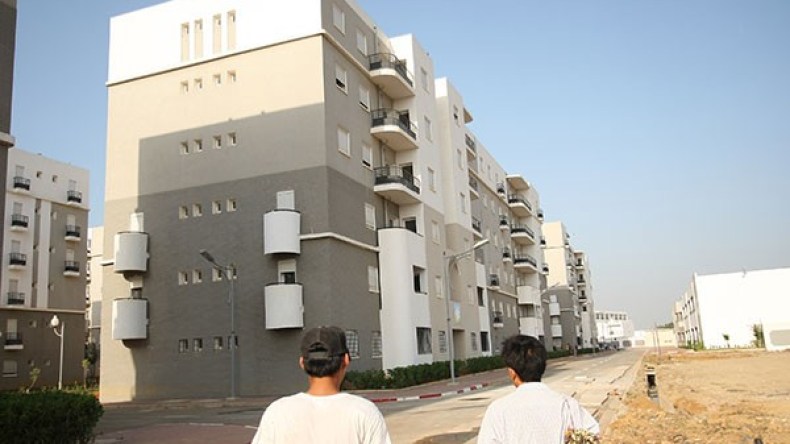 التنازل عن جميع السكنات للمستفيدين شريطة إرجاع إعانة الدولة!