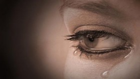 إذا كانت الدموع سلاح المرأة فما هو سلاح الرجل؟!