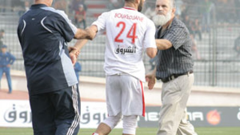 لعروم: “من غير المعقول برمجة الداربي بملعب زيوي”