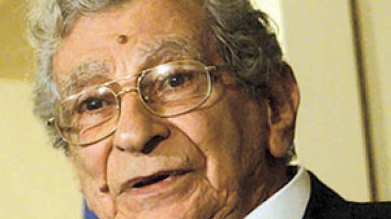 المخرج  يوسف شاهين يلفظ أنفاسه الأخيرة بعد معاناة مع المرض