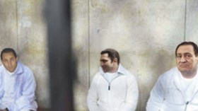 زنازين خمس نجوم ووجبات من فندق شهير لنجلي مبارك