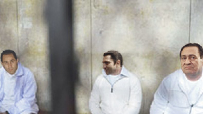 زنازين خمس نجوم ووجبات من فندق شهير لنجلي مبارك