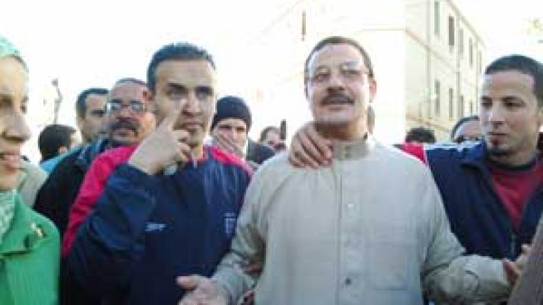 “الأعور” يبحث عن وسيط من التيار الإسلامي وعلى اتصال بحسان حطاب