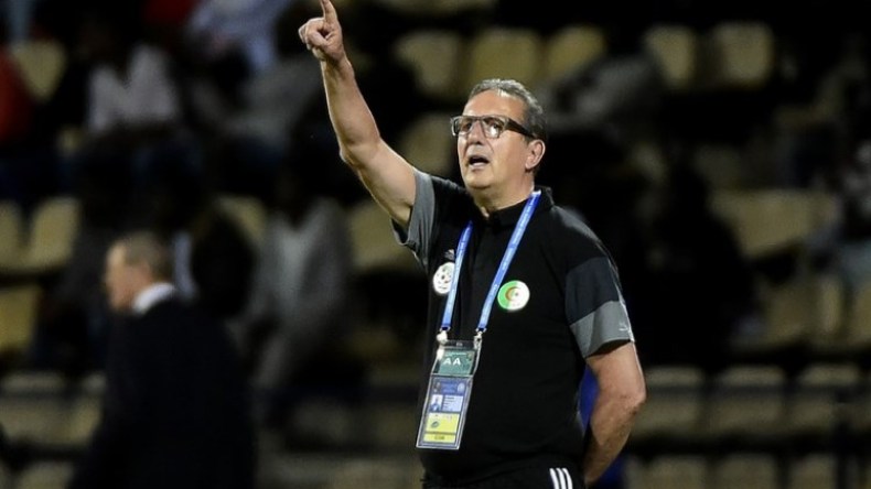 الناخب الوطني الأسبق يعتزل مهنة التدريب