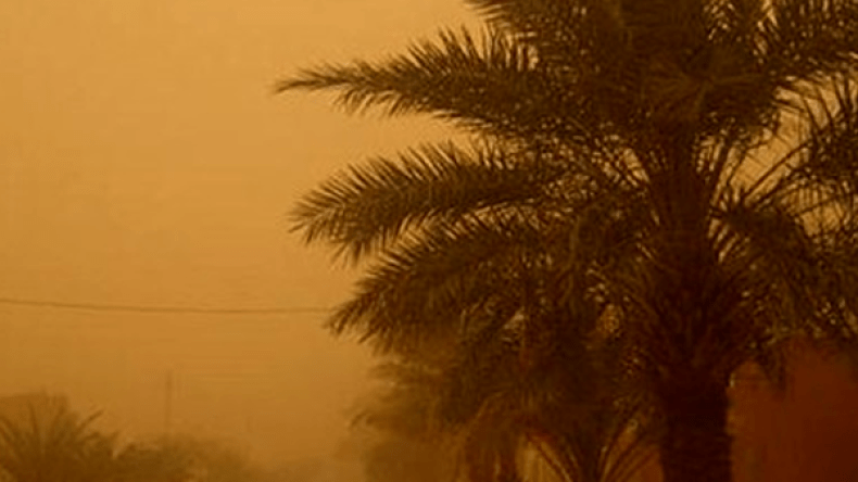 رياح عاتية تحطم مساكن وزرائب للبدو في صحراء الوادي