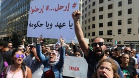 استمرار الاحتجاجات في أنحاء لبنان لليوم الثاني