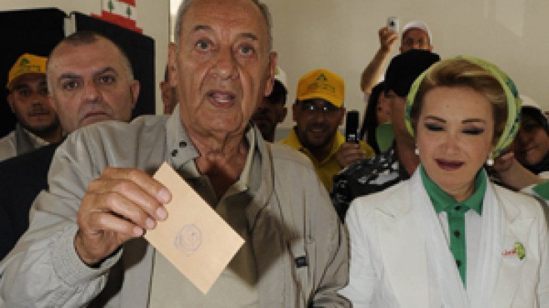 إقبال كثيف والرئيس يدعو إلى خفض وتيرة الخطاب السياسي