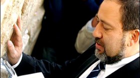 ليبرمان‮ ‬يعد‮ ‬بالاستقالة‮ ‬في‮ ‬حال‮ ‬ثبتت‮ ‬عليه‮ ‬تهمة‮ ‬الفساد