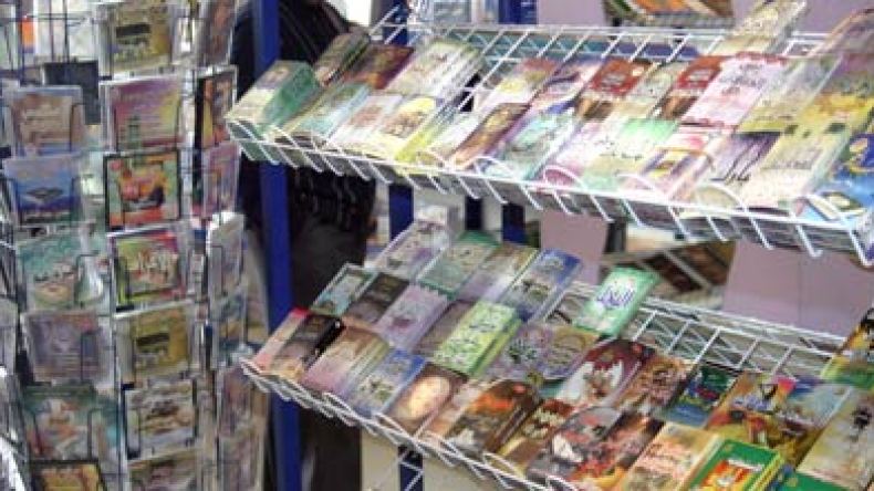 الأشرطة الدينية تهزم أغاني الرأي